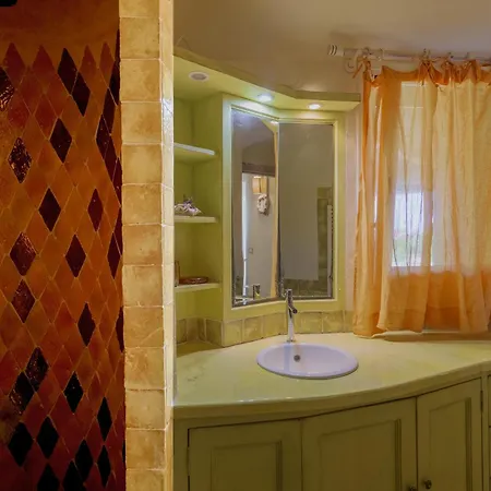 Padulella 8&2, Emma Villa *