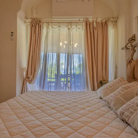 Padulella 8&2, Emma Villa *