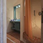 Padulella 8&2, Emma Βίλα *