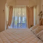Padulella 8&2, Emma Βίλα *